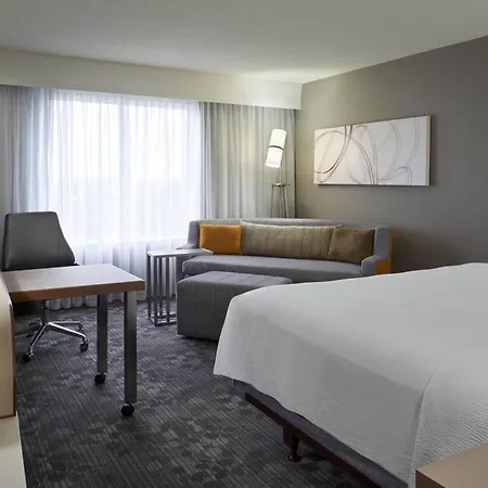 Courtyard By Marriott Toronto Airport Hotel